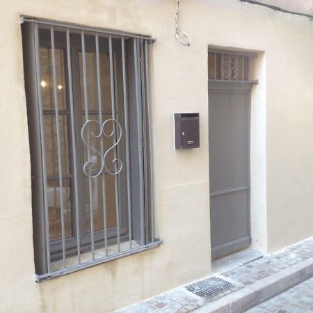 Studio Typique Et Cosy Climatise. Arles Exterior foto