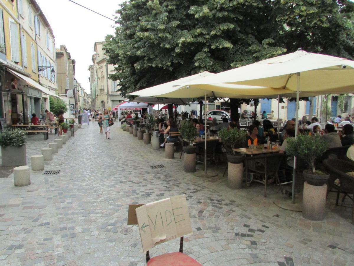 Studio Typique Et Cosy Climatise. Arles Exterior foto