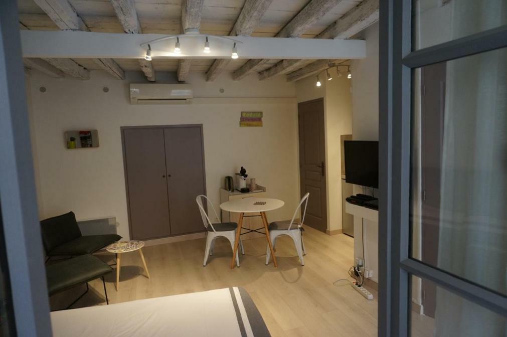 Studio Typique Et Cosy Climatise. Arles Exterior foto