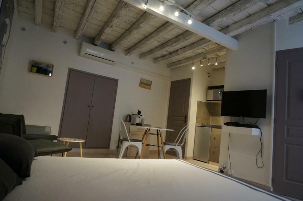 Studio Typique Et Cosy Climatise. Arles Exterior foto