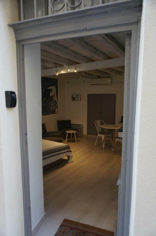 Studio Typique Et Cosy Climatise. Arles Exterior foto